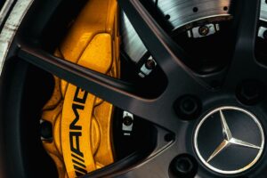 Le coup de génie de Mercedes qui supprime les freins de nos voitures pour les intégrer dans le moteur